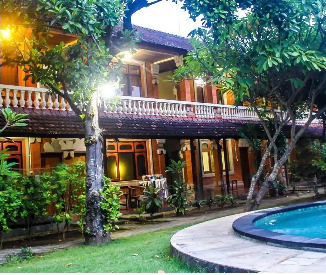 Budhi Beach Inn Kuta  Exterior photo